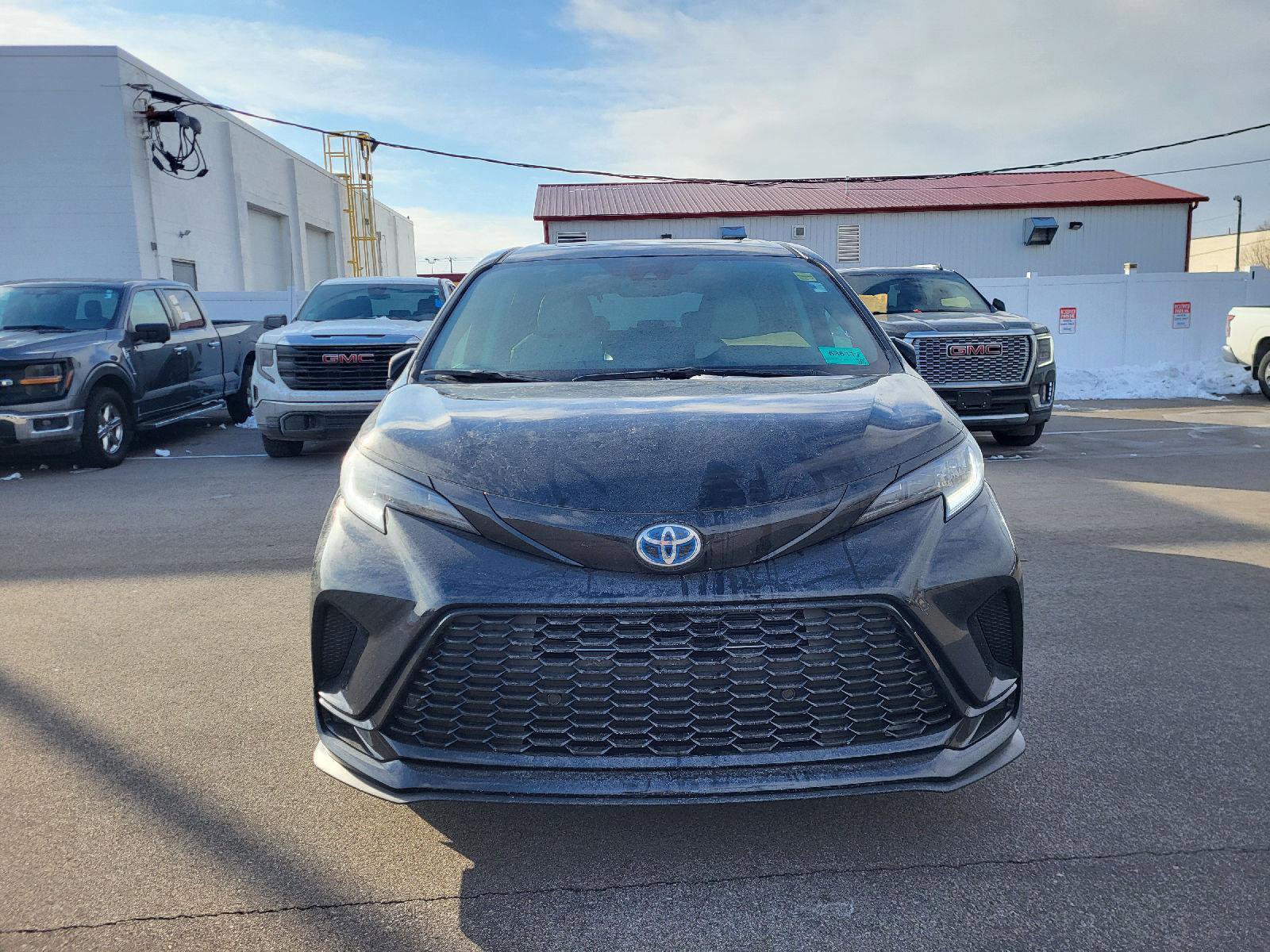 Used 2025 Toyota Sienna XSE image 8