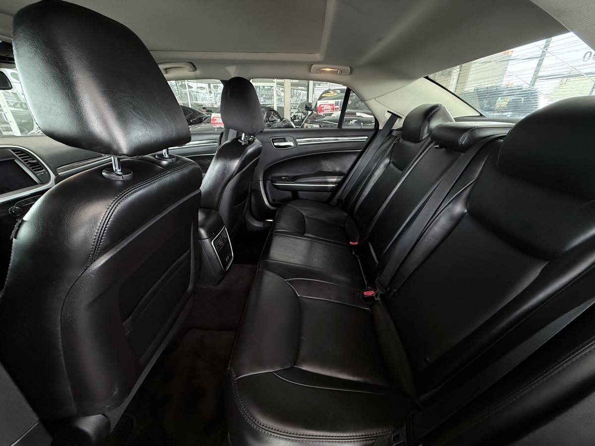 Used 2019 Chrysler 300 Touring L w/ Quick Order Package 22F image 27