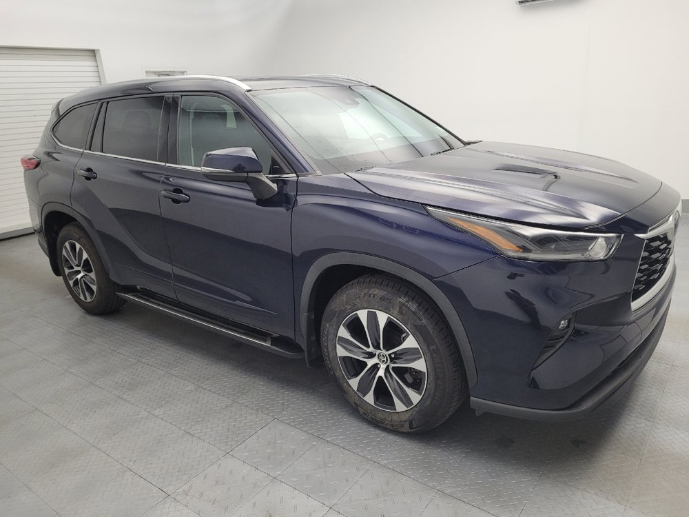 Used 2021 Toyota Highlander XLE AWD/4WD image 11