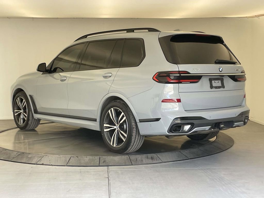 Used 2023 BMW X7 xDrive40i w/ Executive Package image 3