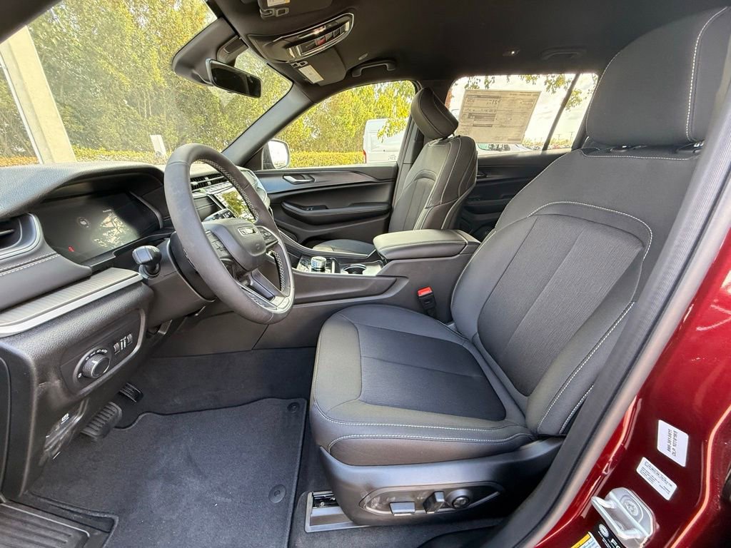 New 2026 Jeep Grand Cherokee L Laredo image 9