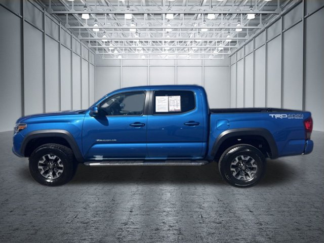 Used 2017 Toyota Tacoma TRD Off-Road w/ Premium & Technology Package AWD/4WD image 2