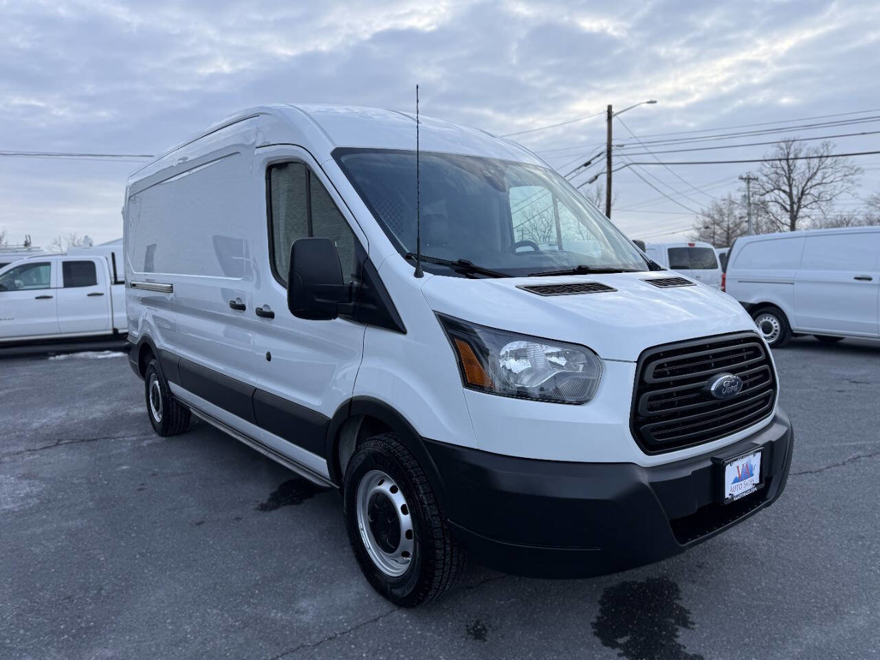 Used 2019 Ford Transit 350 148 Medium Roof RWD image 4