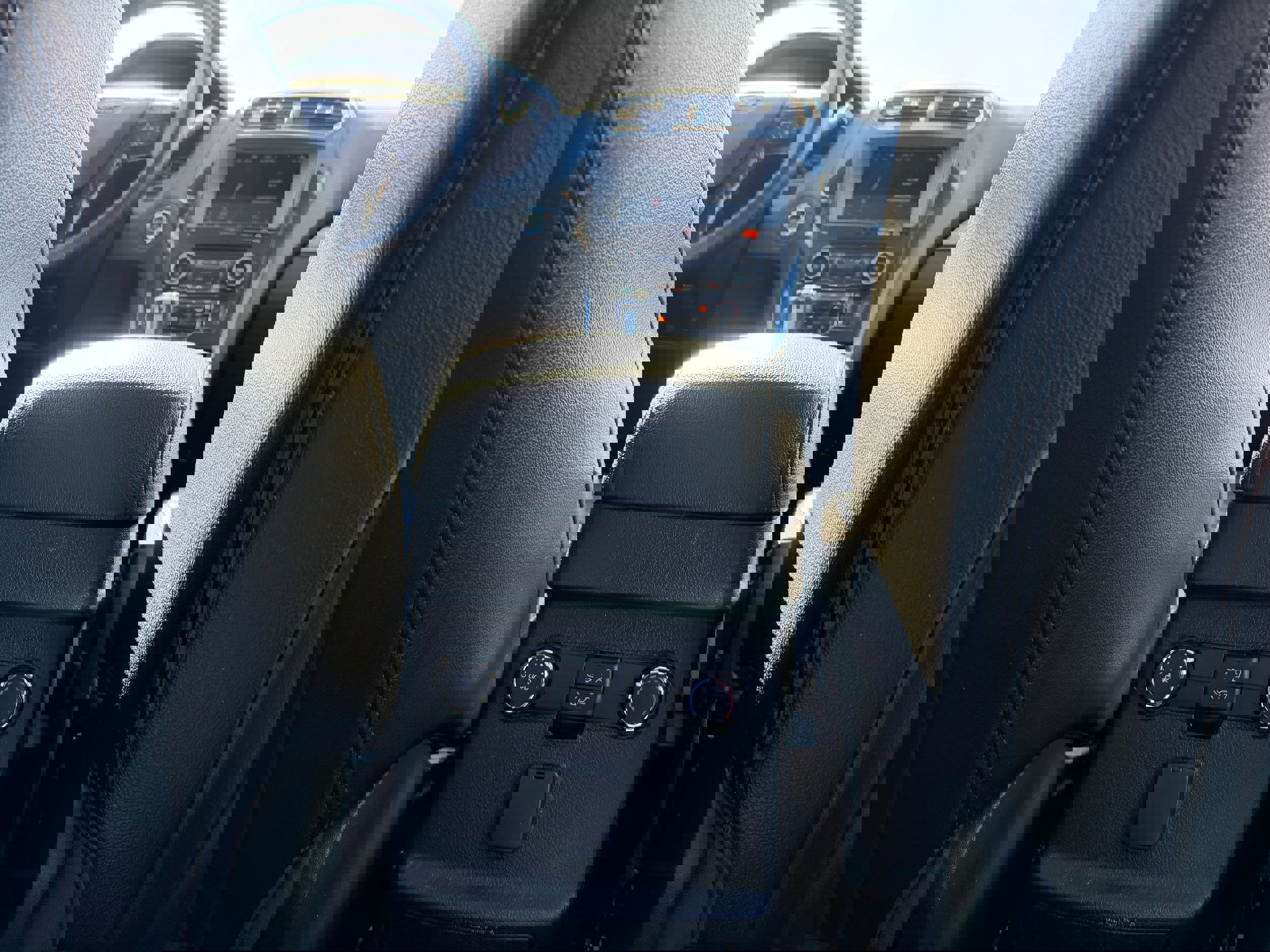 Used 2018 Ford Explorer XLT w/ Equipment Group 202A AWD/4WD image 15