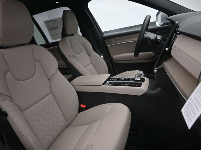 New 2026 Volvo XC90 B6 Plus w/ Protection Package Premier image 36