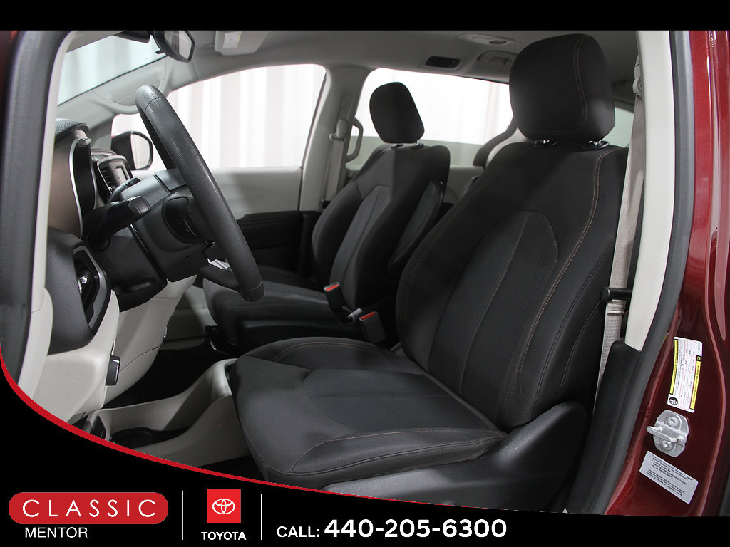 Used 2017 Chrysler Pacifica LX FWD image 5