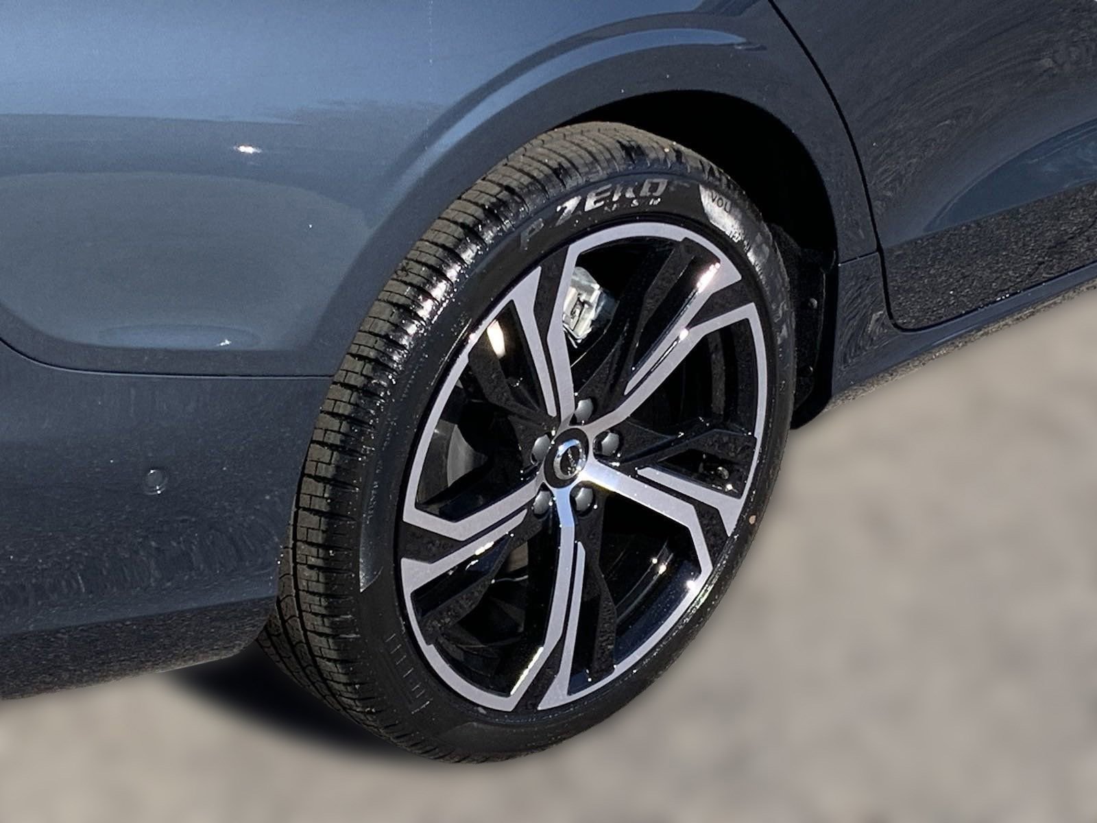 New 2024 Volvo S60 B5 Plus w/ Climate Package AWD/4WD image 23