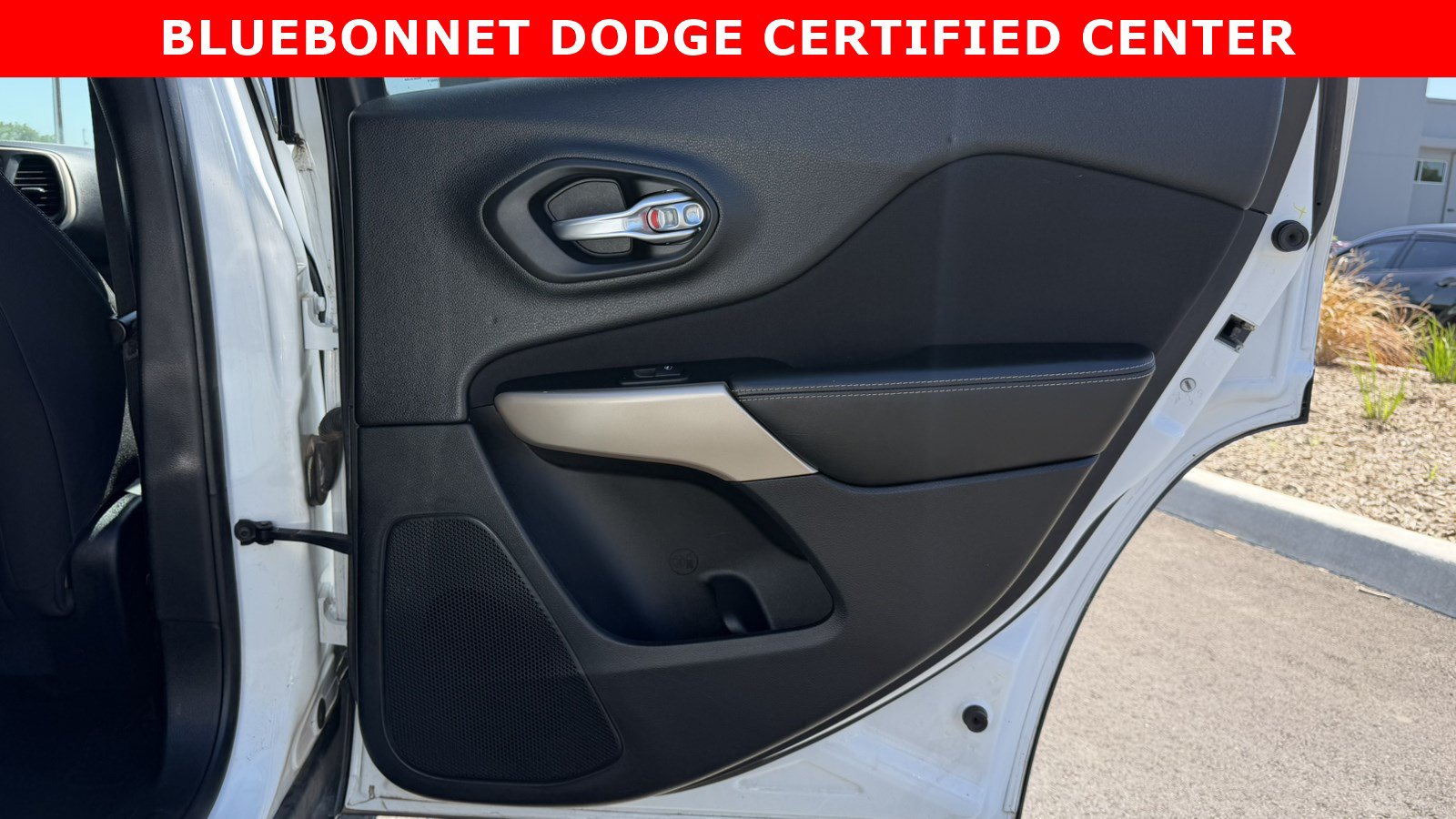 Used 2018 Jeep Cherokee Latitude FWD image 25