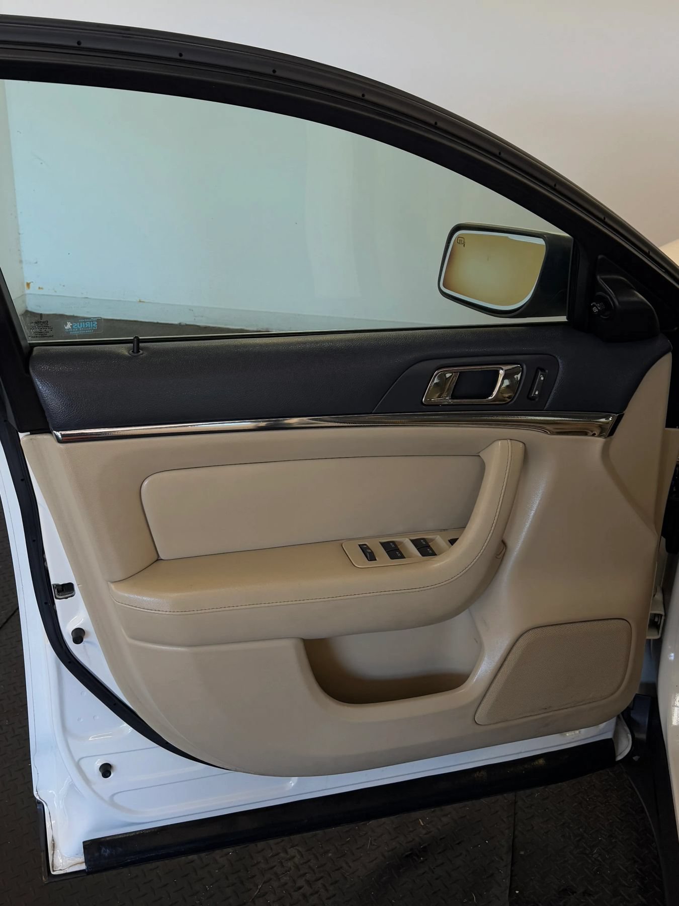 Used 2009 Lincoln MKS AWD image 12