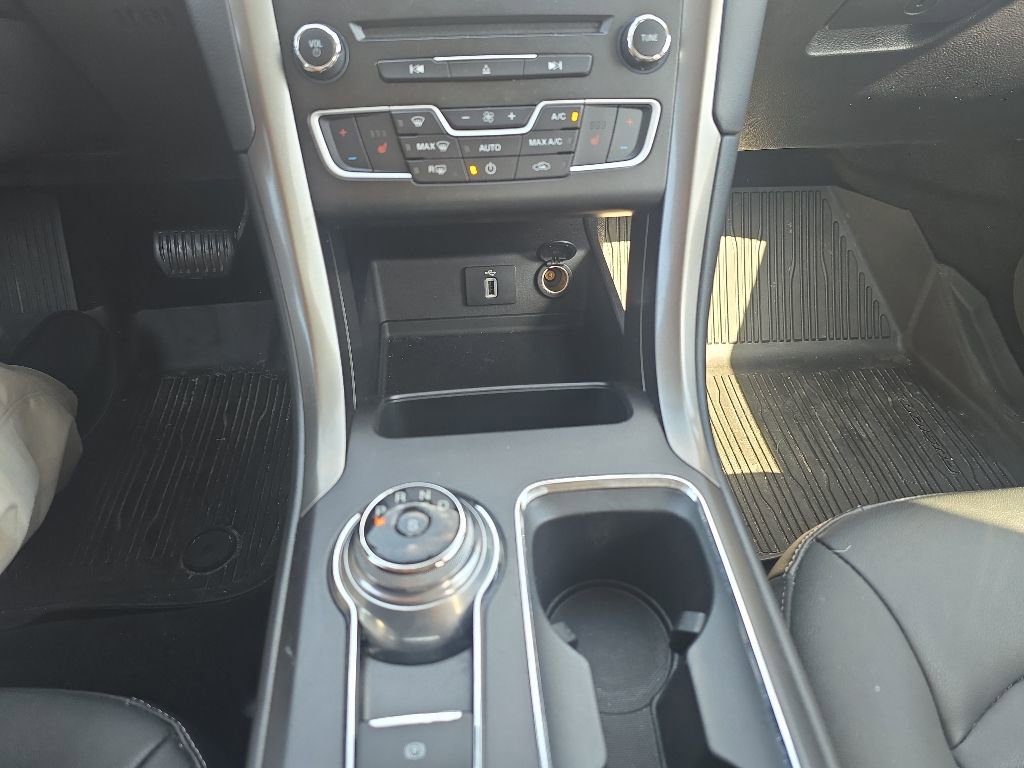 Used 2018 Ford Fusion SE w/ Fusion SE Technology Package FWD image 15