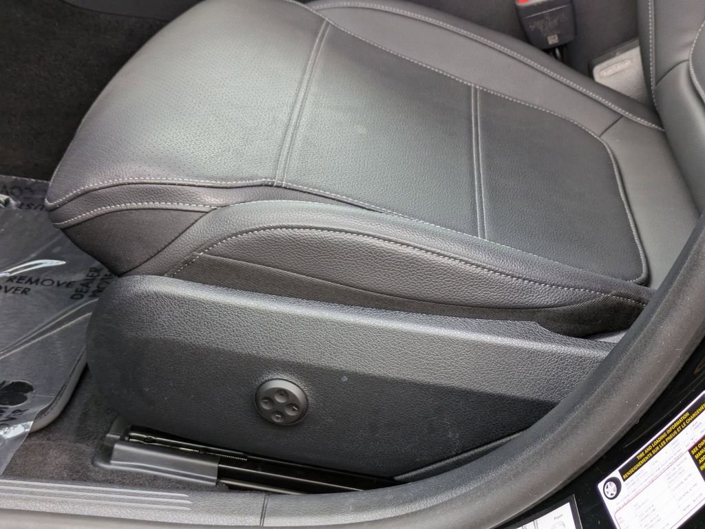 Used 2025 Mercedes-Benz C 300 4MATIC Sedan image 15