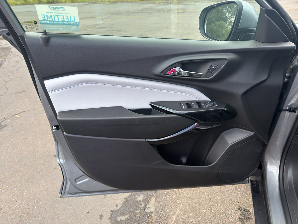 New 2025 Chevrolet Trax LT w/ Driver Confidence Package FWD image 18