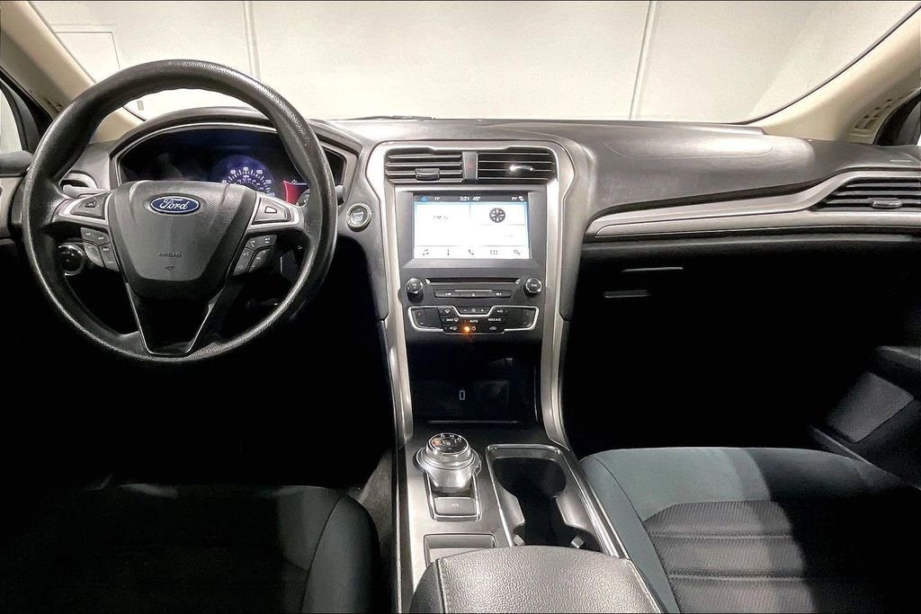 Used 2018 Ford Fusion SE w/ Fusion SE Technology Package image 18