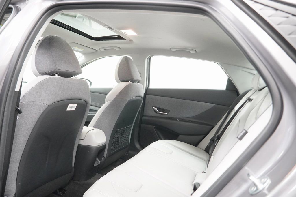 Used 2024 Hyundai Elantra Limited image 19