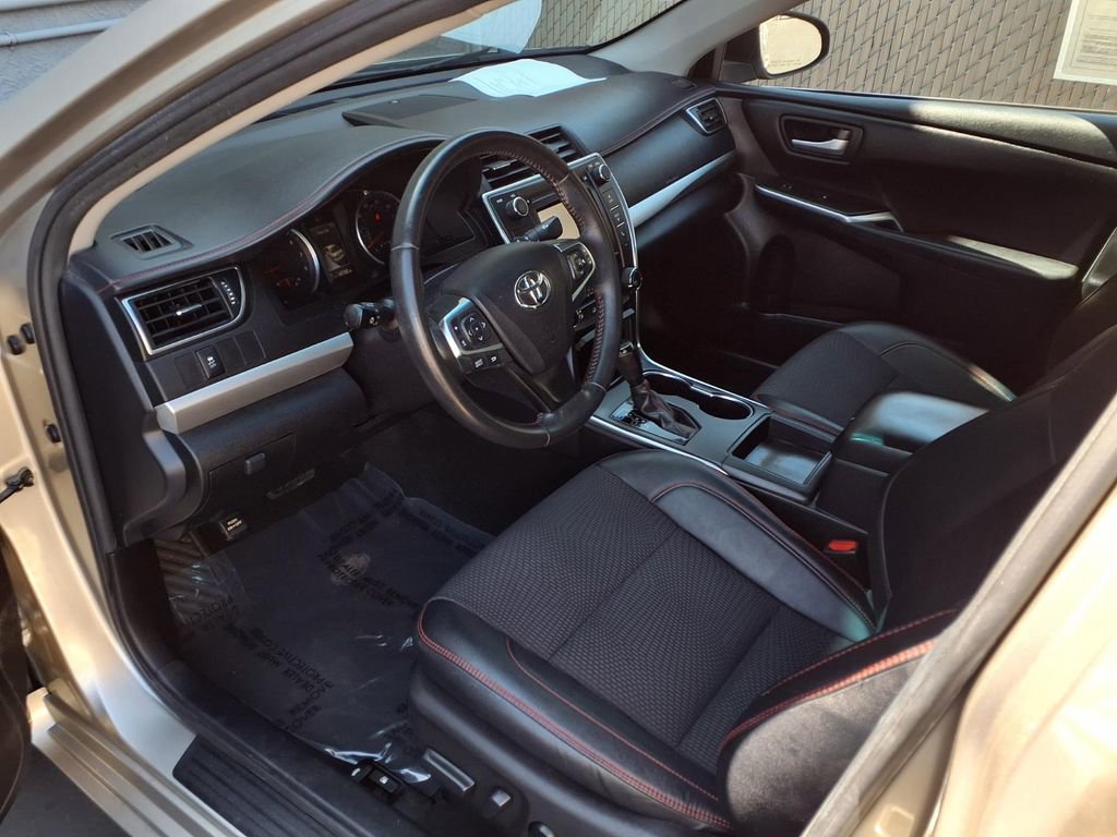 Used 2017 Toyota Camry SE FWD image 14