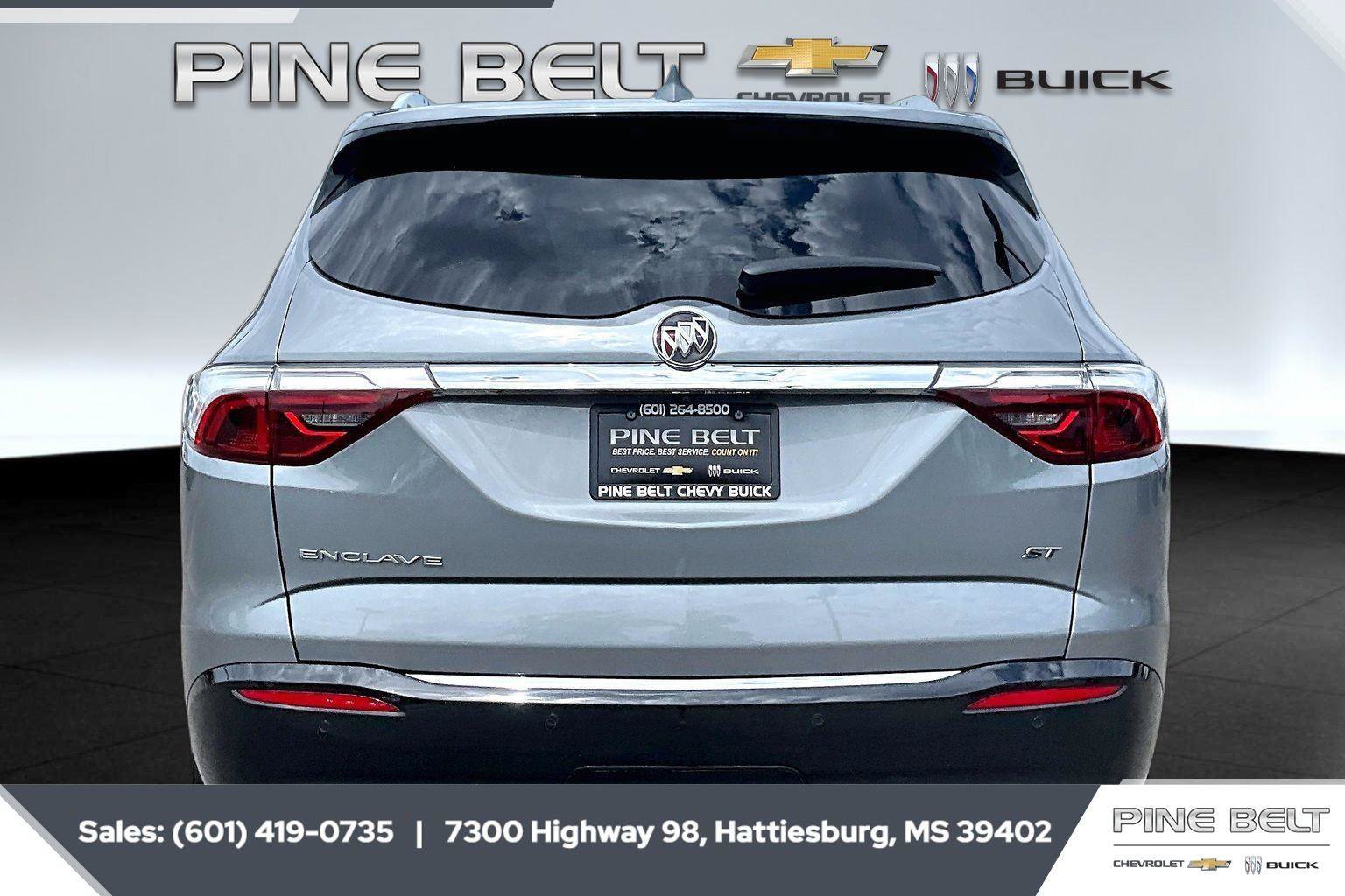 Used 2024 Buick Enclave Essence w/ Sport Touring Edition FWD image 4