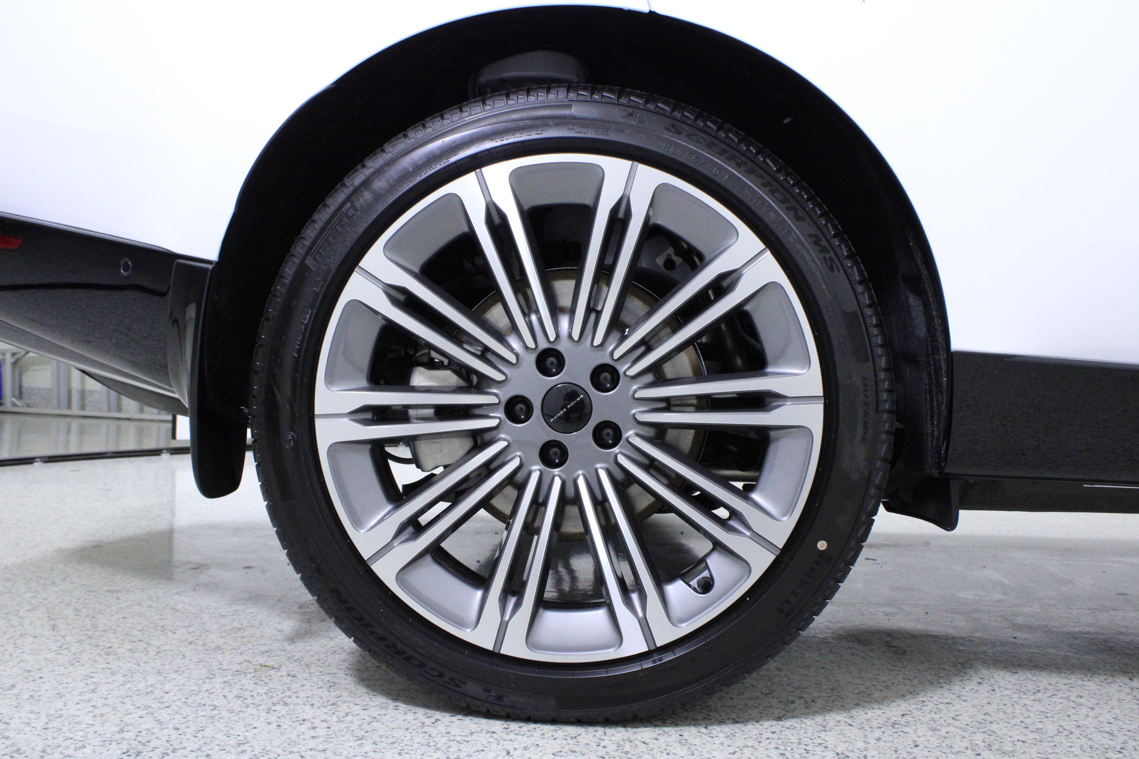 New 2026 Land Rover Range Rover SE image 8