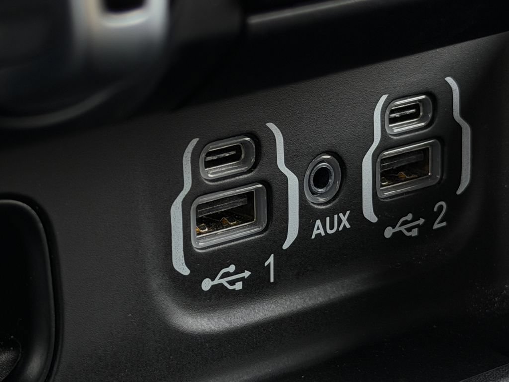 Used 2023 RAM 1500 Laramie AWD/4WD image 12