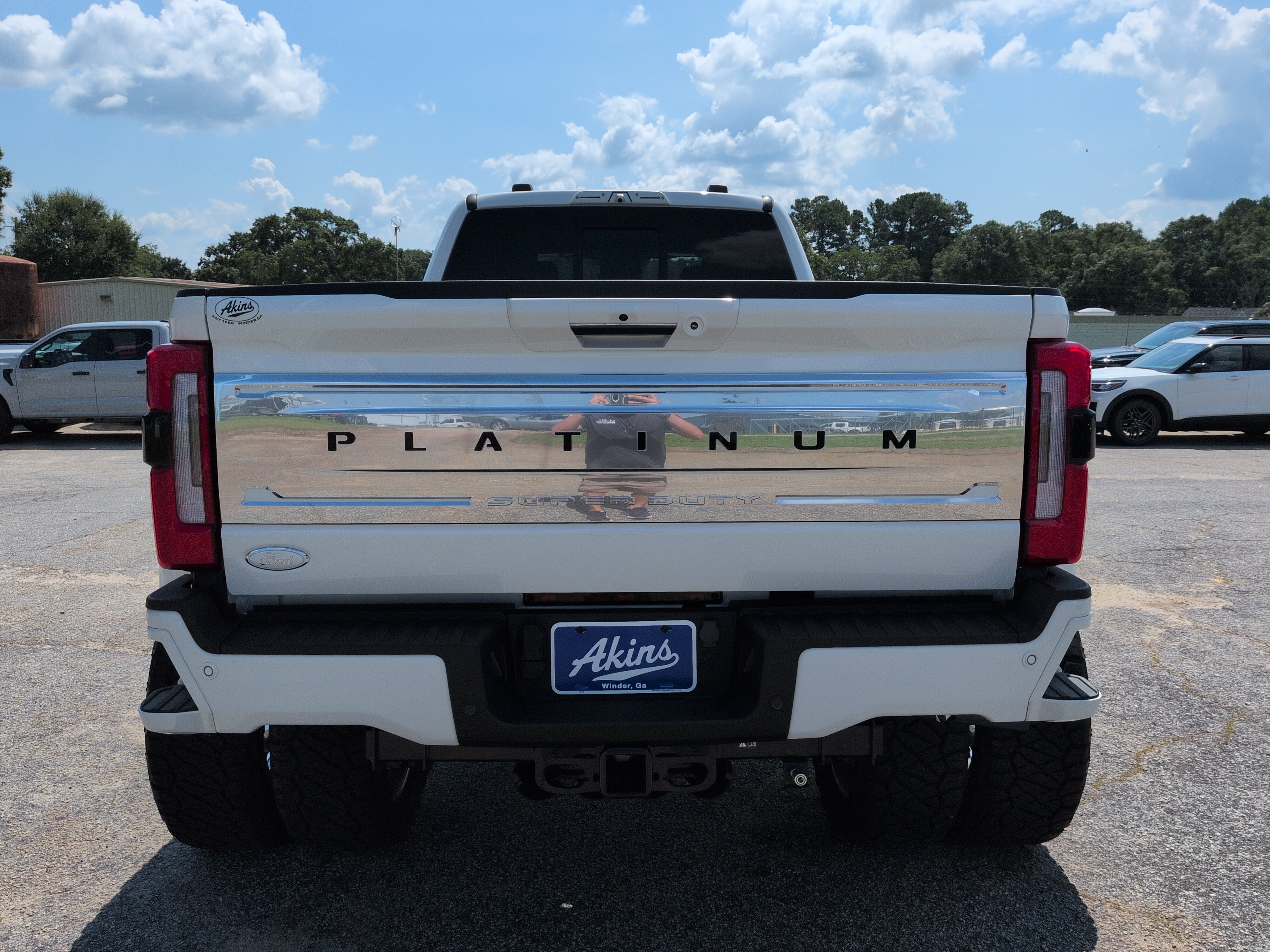 Used 2024 Ford F450 Platinum w/ FX4 Off-Road Package AWD/4WD image 4
