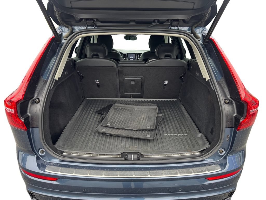 Certified 2023 Volvo XC60 B5 Plus w/ Protection Package Premier AWD/4WD image 6