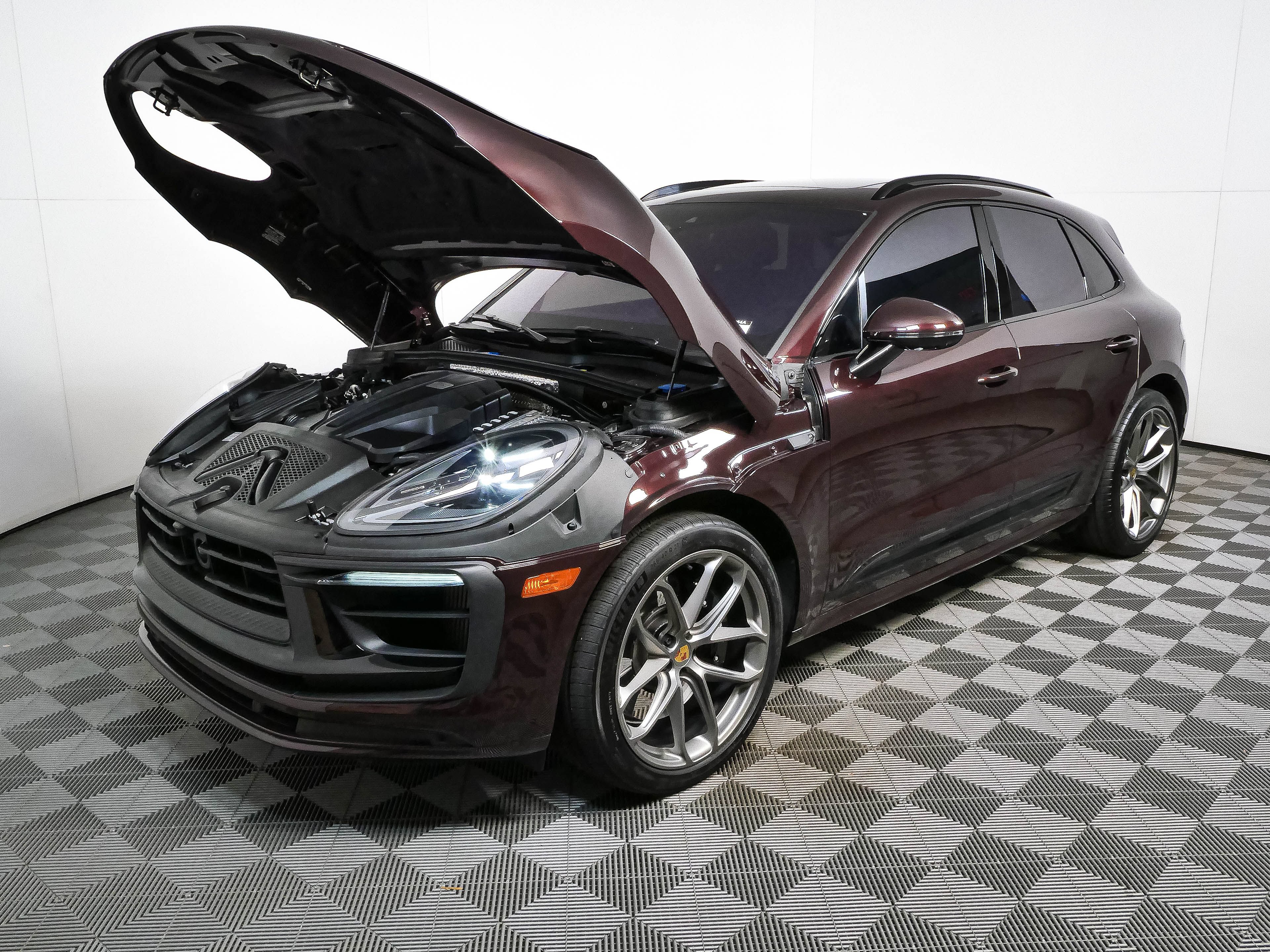Certified 2024 Porsche Macan GTS AWD/4WD image 33