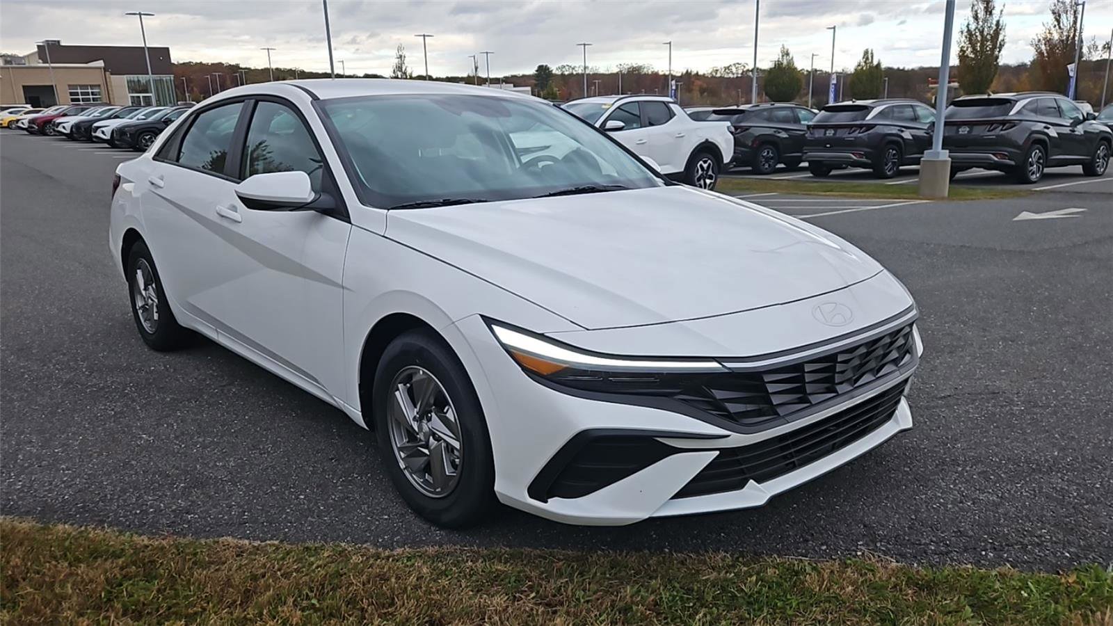 New 2025 Hyundai Elantra SE image 1