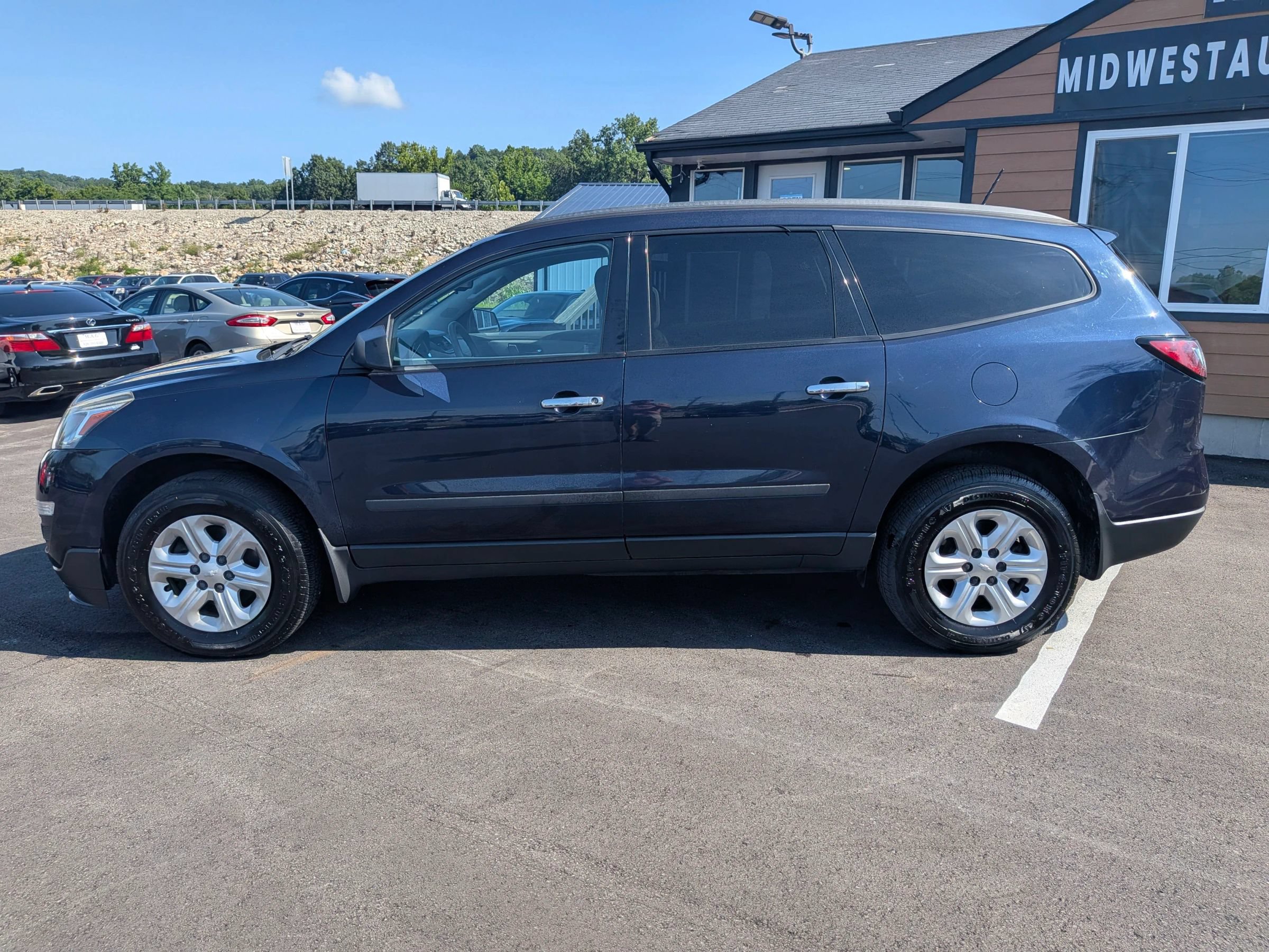 Used 2015 Chevrolet Traverse LS FWD image 3