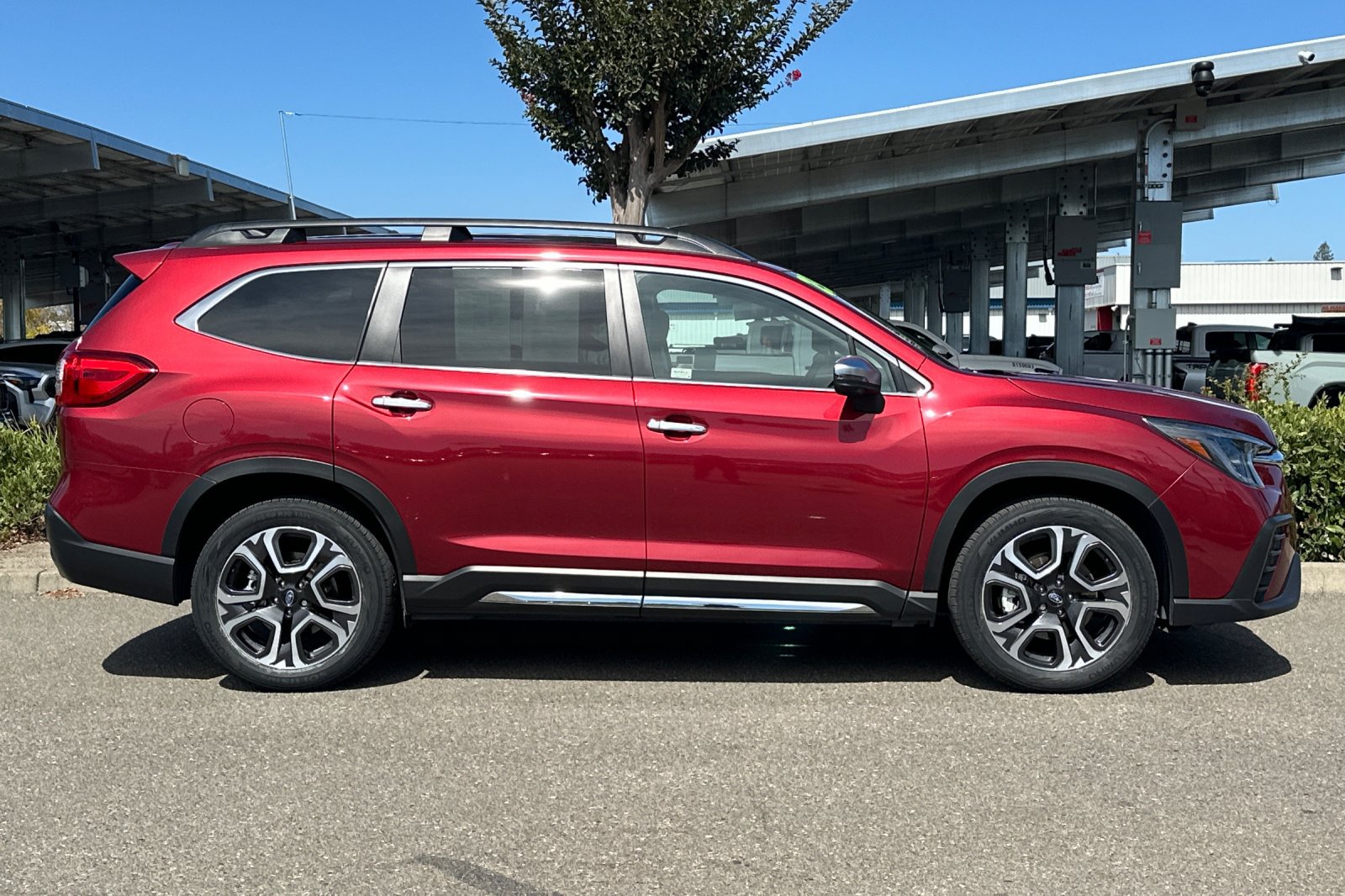 Used 2023 Subaru Ascent Touring AWD/4WD image 3