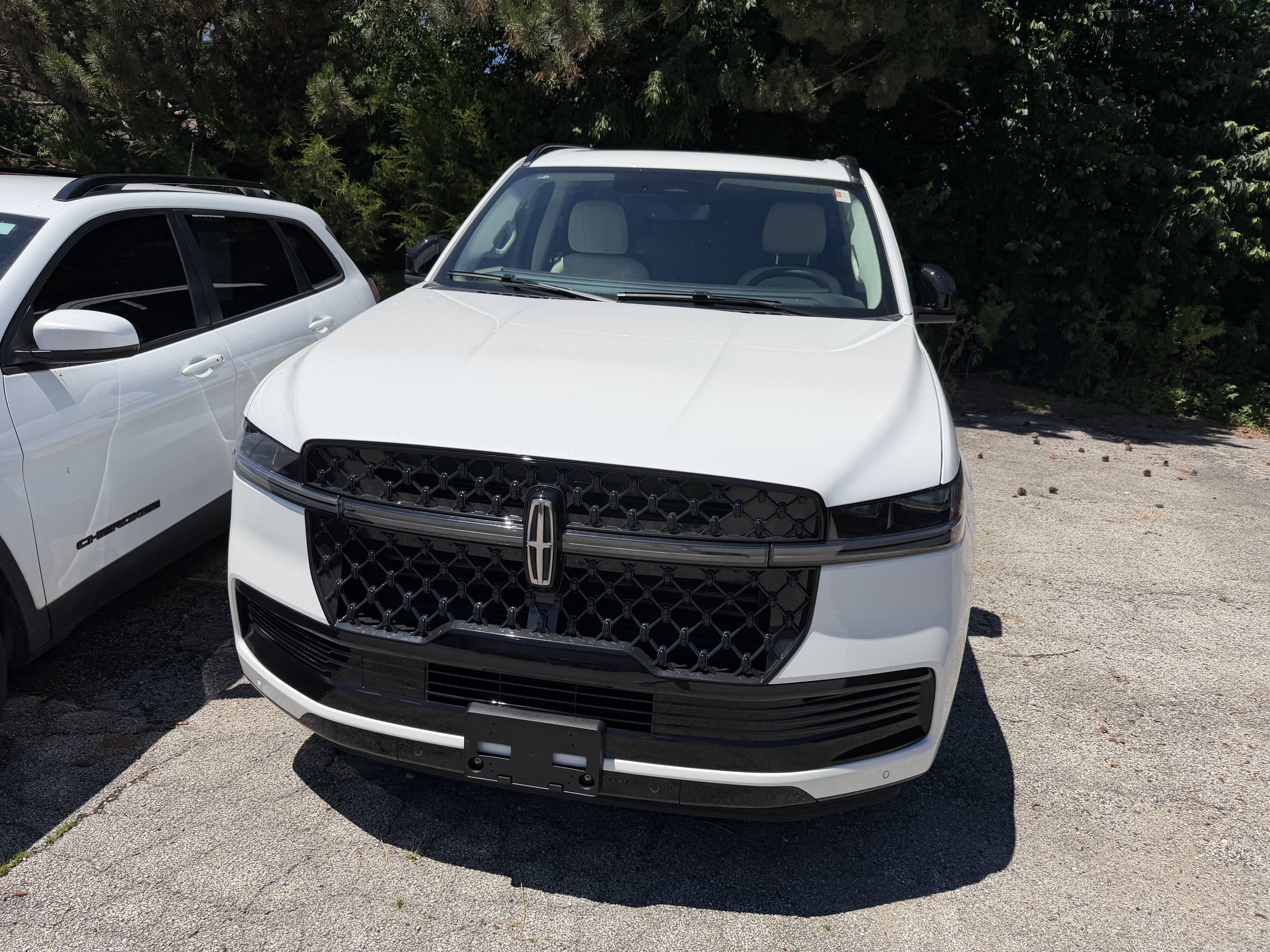 New 2027 Lincoln Navigator Reserve w/ Jet Appearance Package AWD/4WD image 3