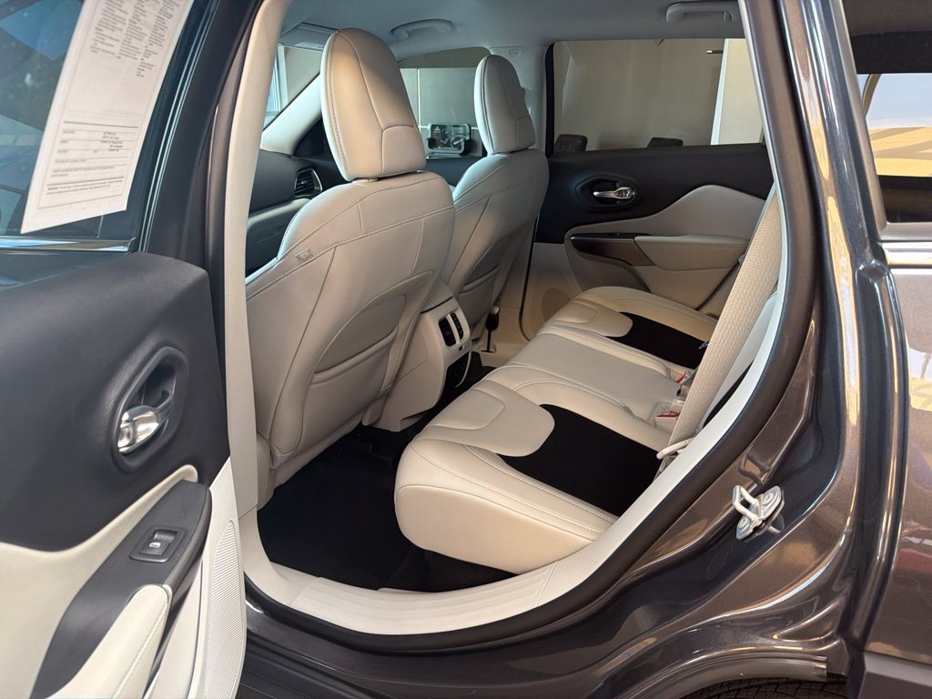 Used 2020 Jeep Cherokee Latitude Plus FWD image 14