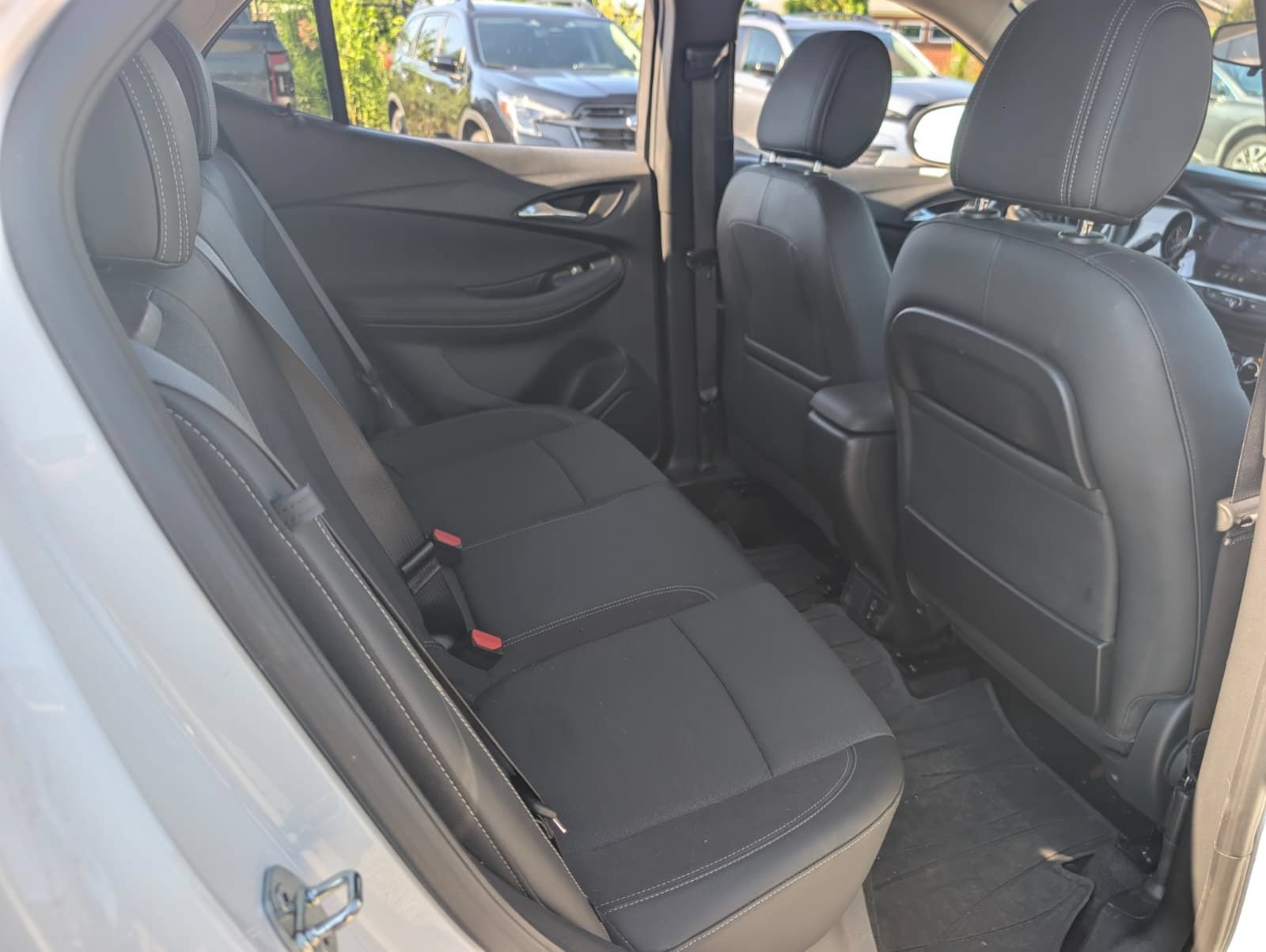 Used 2022 Buick Encore GX Preferred w/ Cold Weather Comfort Package AWD/4WD image 30