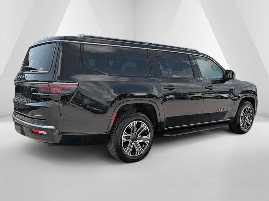 Used 2024 Jeep Wagoneer L Series II w/ Flexible Seating Group AWD/4WD image 8