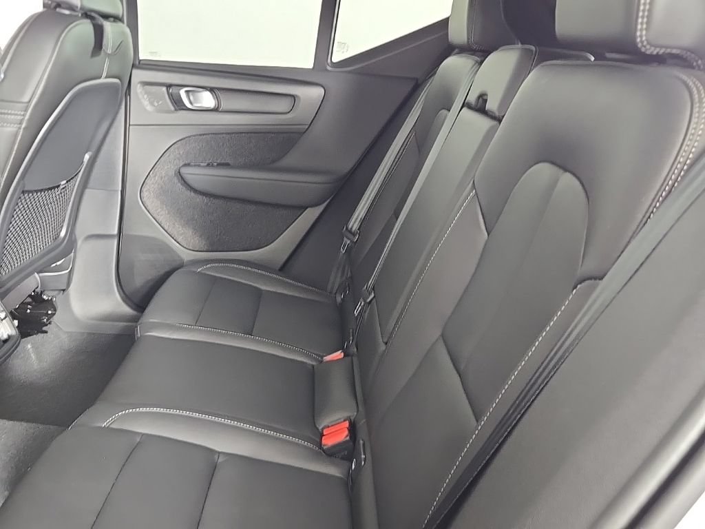 Certified 2024 Volvo XC40 B5 Core AWD/4WD image 18