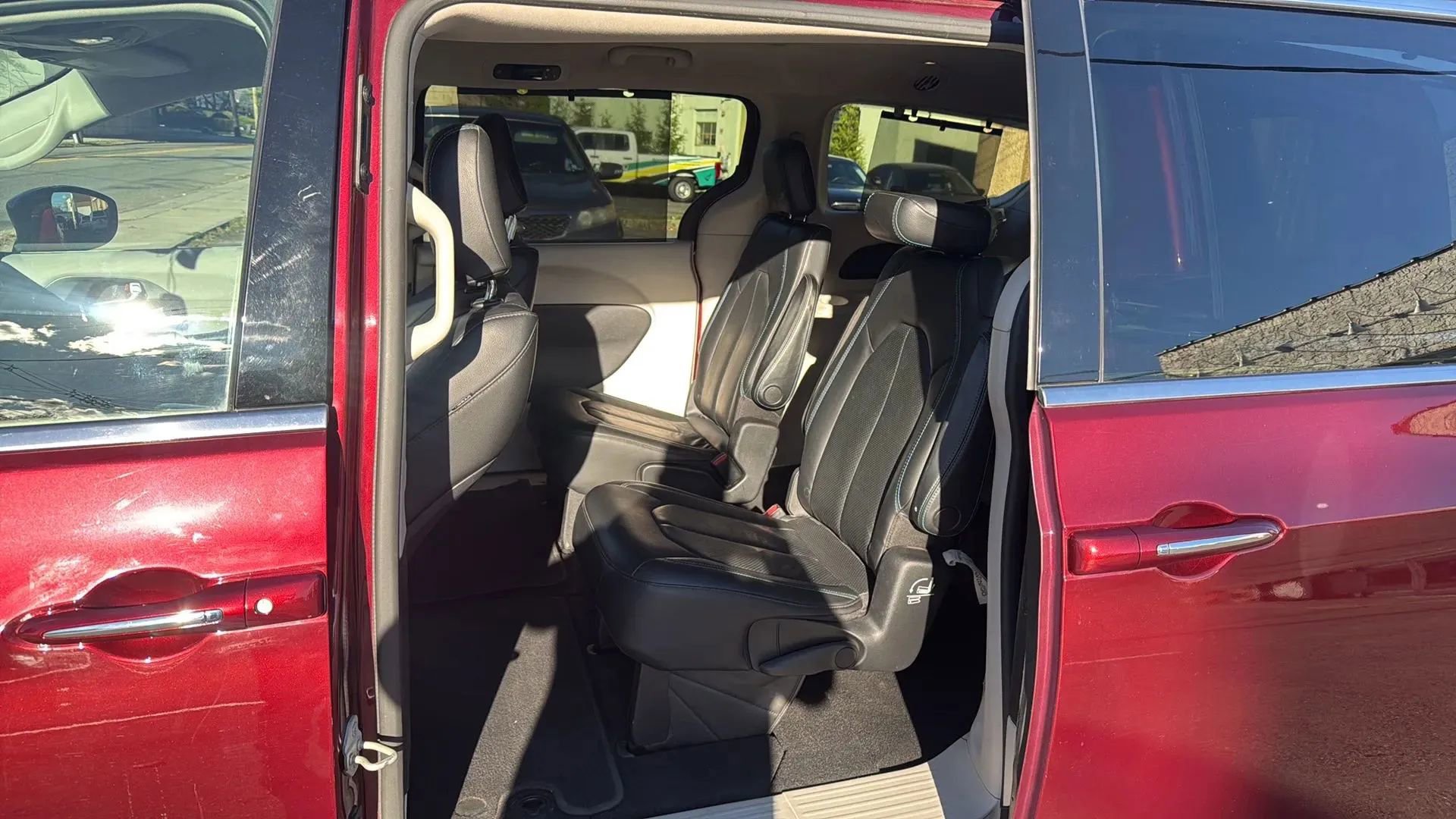 Used 2021 Chrysler Pacifica Touring-L image 28