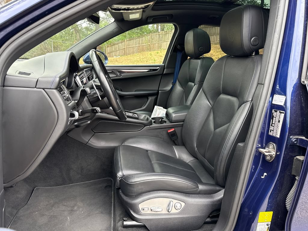 Used 2023 Porsche Macan AWD/4WD image 10