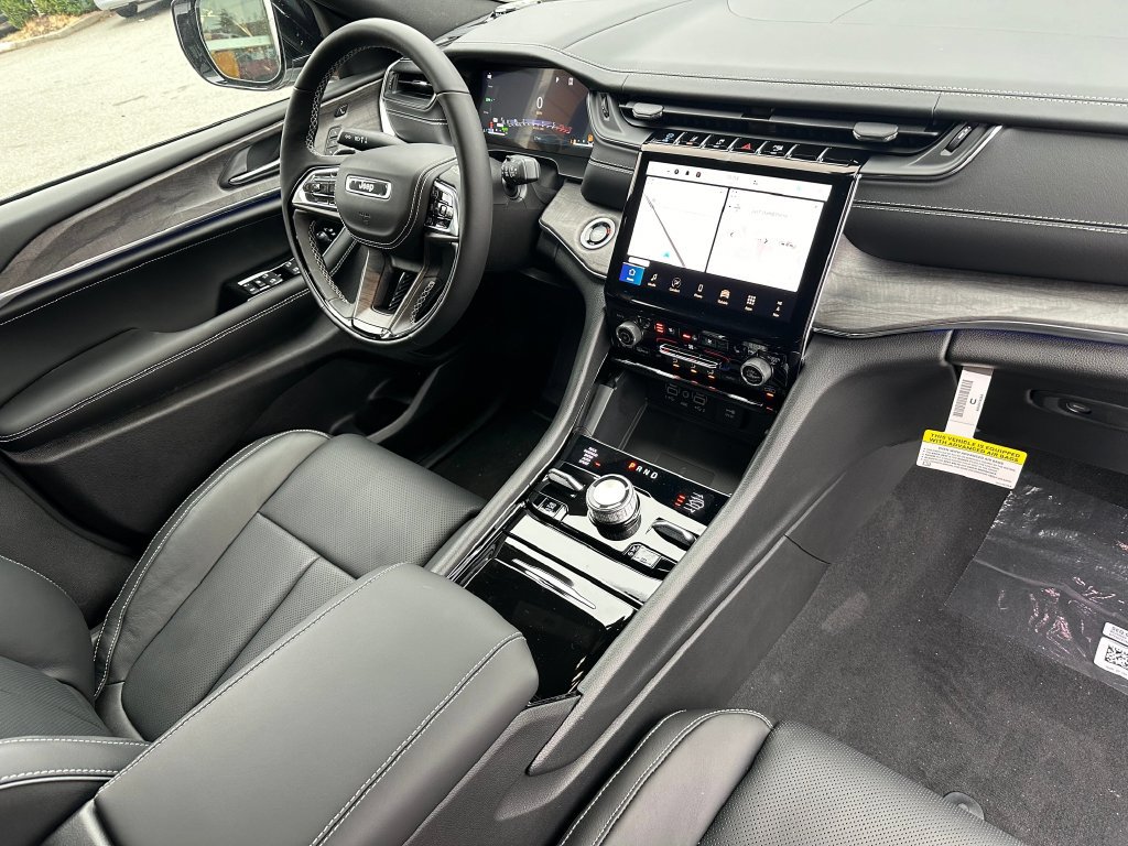 New 2024 Jeep Grand Cherokee Overland w/ Advanced Protech Group III AWD/4WD image 12