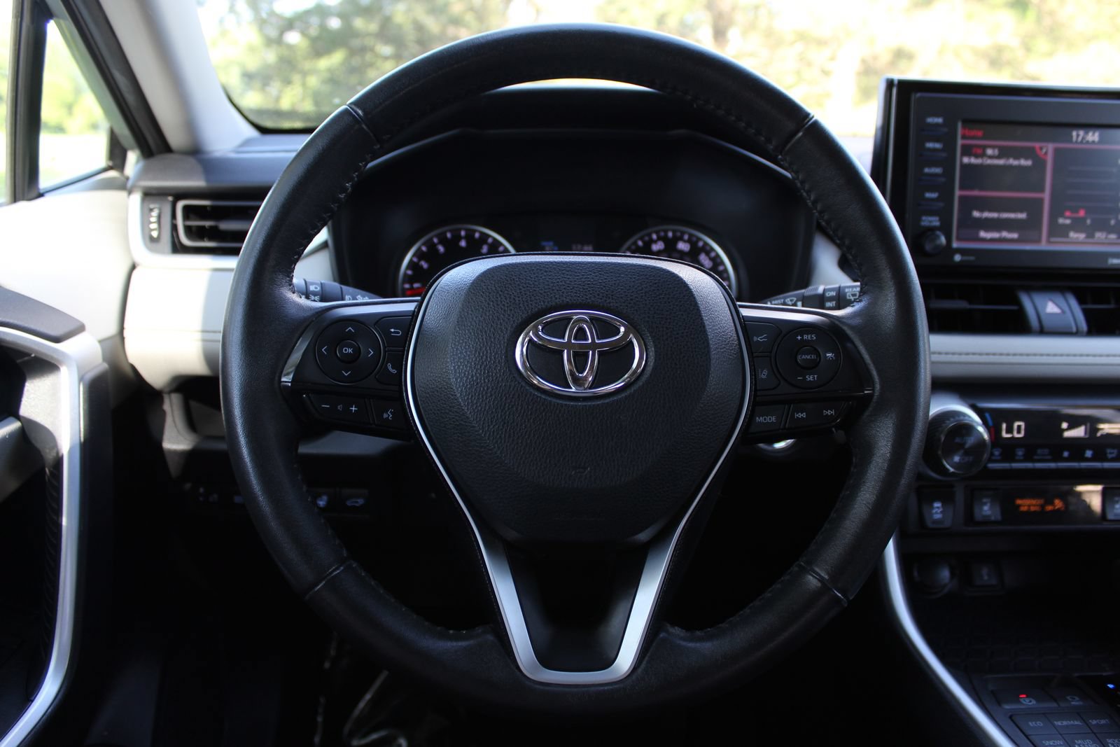 Used 2021 Toyota RAV4 XLE w/ Convenience Package AWD/4WD image 15