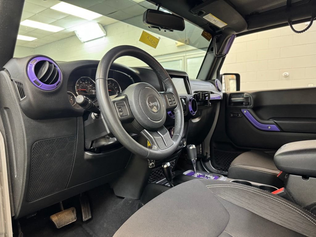 Used 2018 Jeep Wrangler Unlimited Sahara AWD/4WD image 7