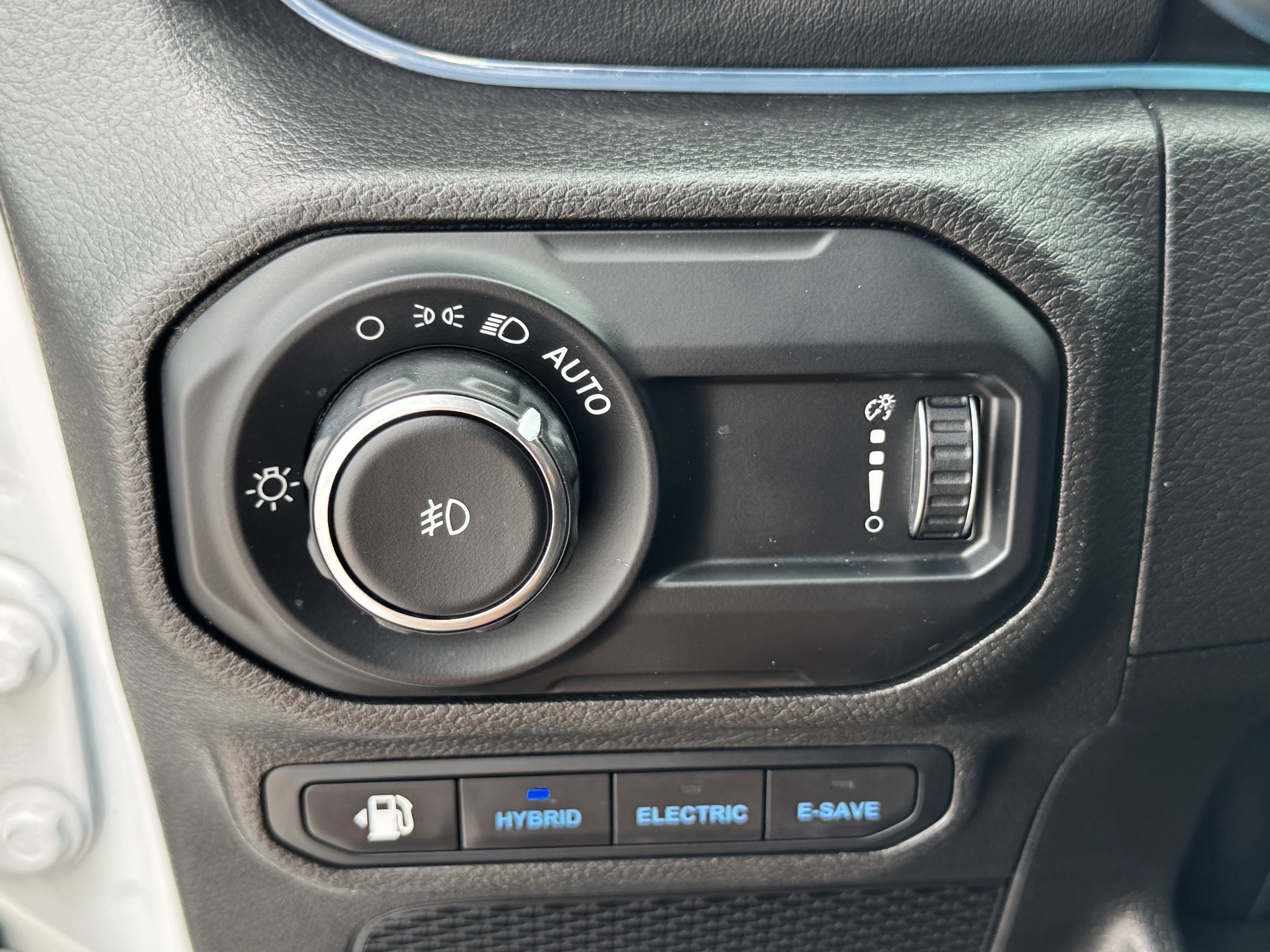 Used 2023 Jeep Wrangler Sahara w/ Cold Weather Group image 25