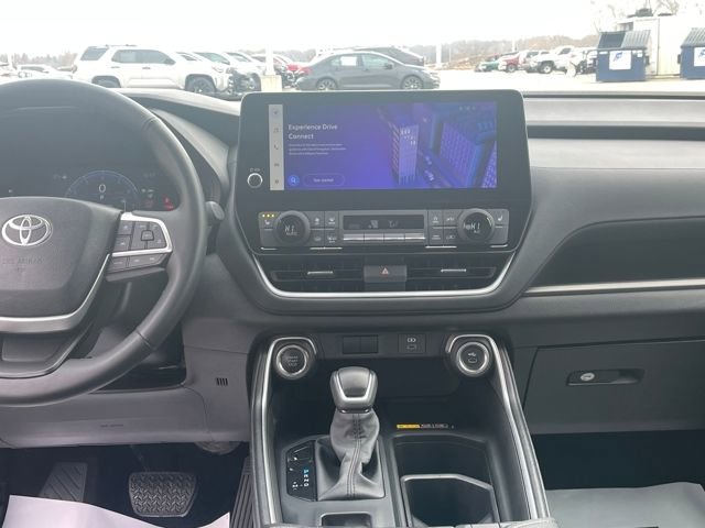 Certified 2025 Toyota Grand Highlander AWD image 17