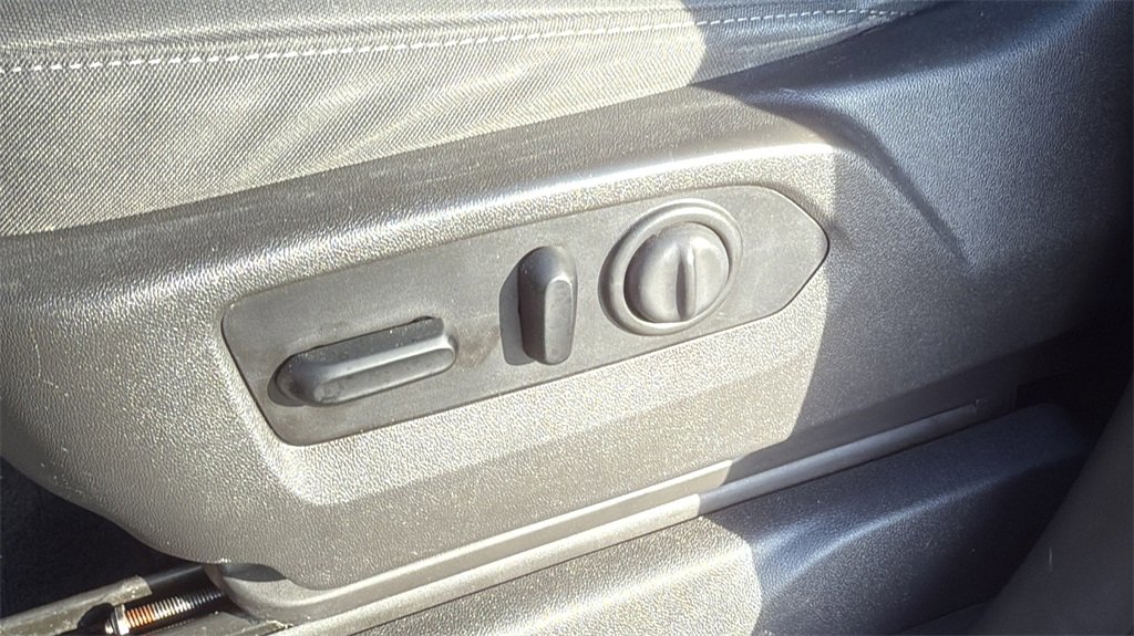 Used 2020 GMC Sierra 1500 Elevation w/ Elevation Value Package image 7