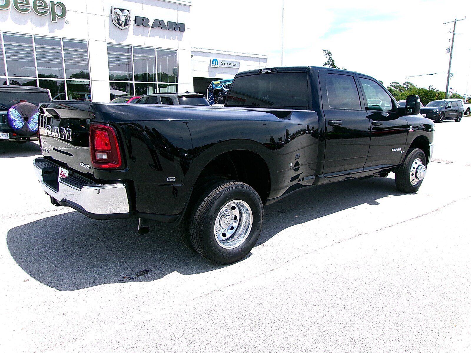 New 2026 RAM 3500 Big Horn AWD/4WD image 3