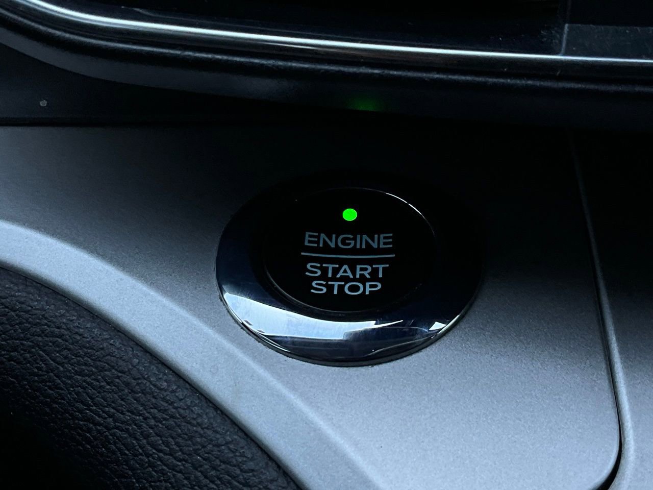 Used 2021 Ford Explorer XLT w/ Equipment Group 202A image 28