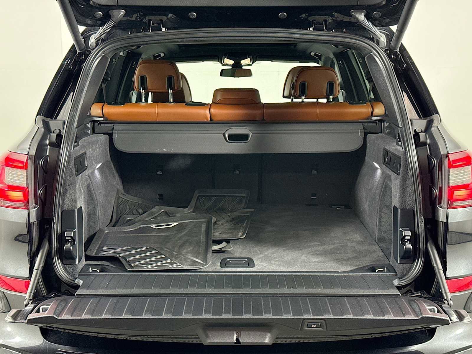 Used 2023 BMW X5 M50i w/ Executive Package image 27