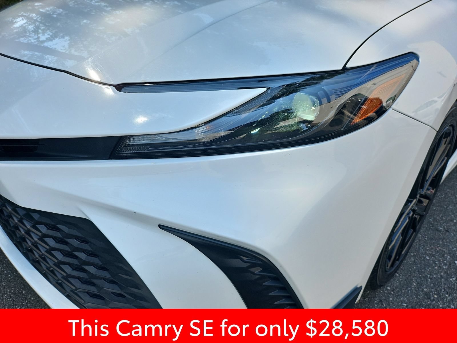 Used 2025 Toyota Camry SE FWD image 13