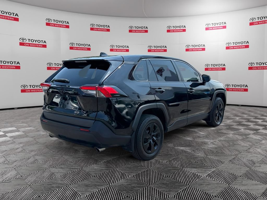 Certified 2023 Toyota RAV4 LE AWD/4WD image 5