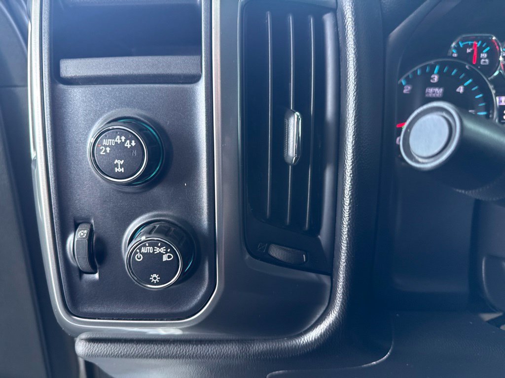 Used 2017 Chevrolet Silverado 1500 LT AWD/4WD image 32