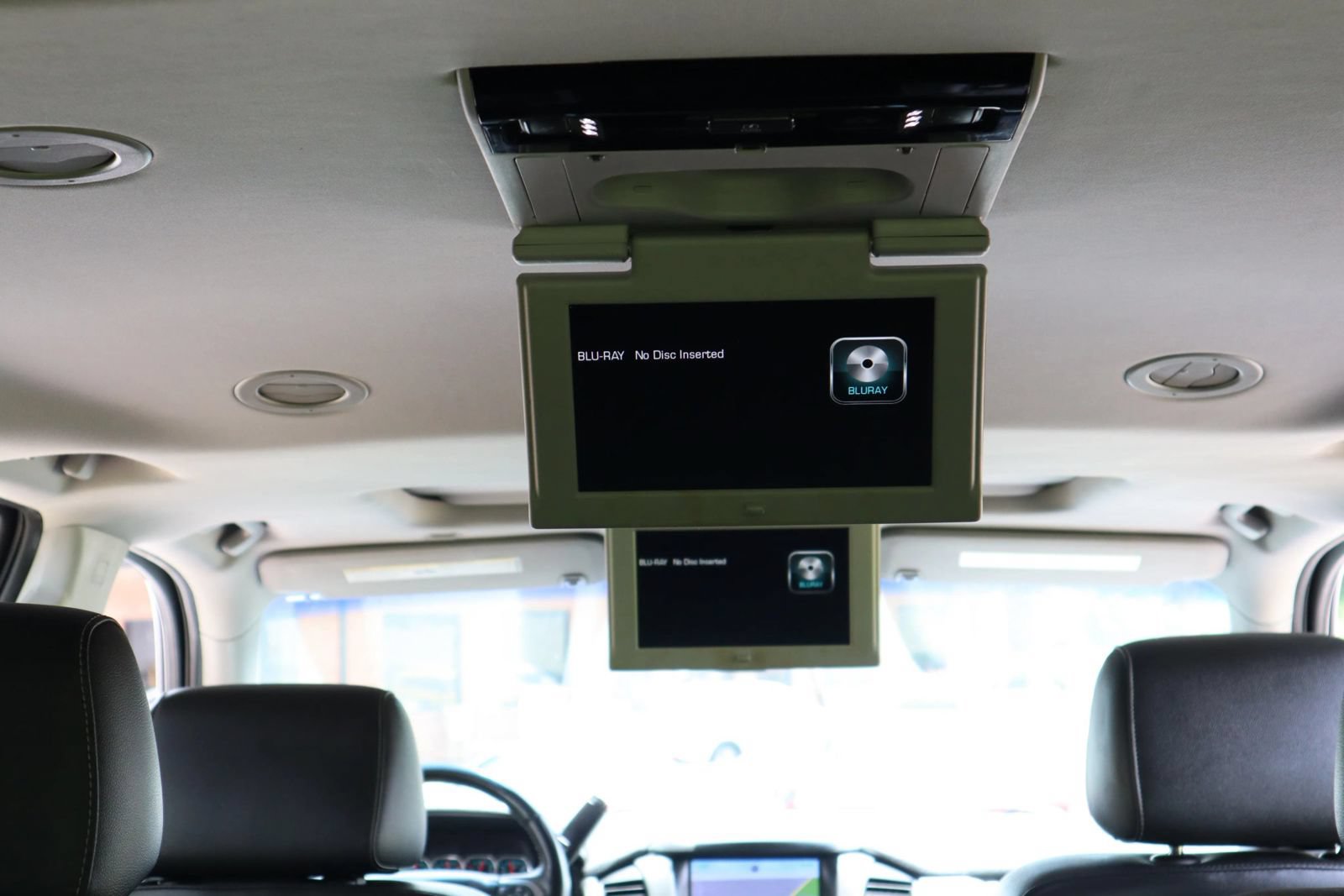 Used 2015 Chevrolet Suburban LTZ RWD image 18