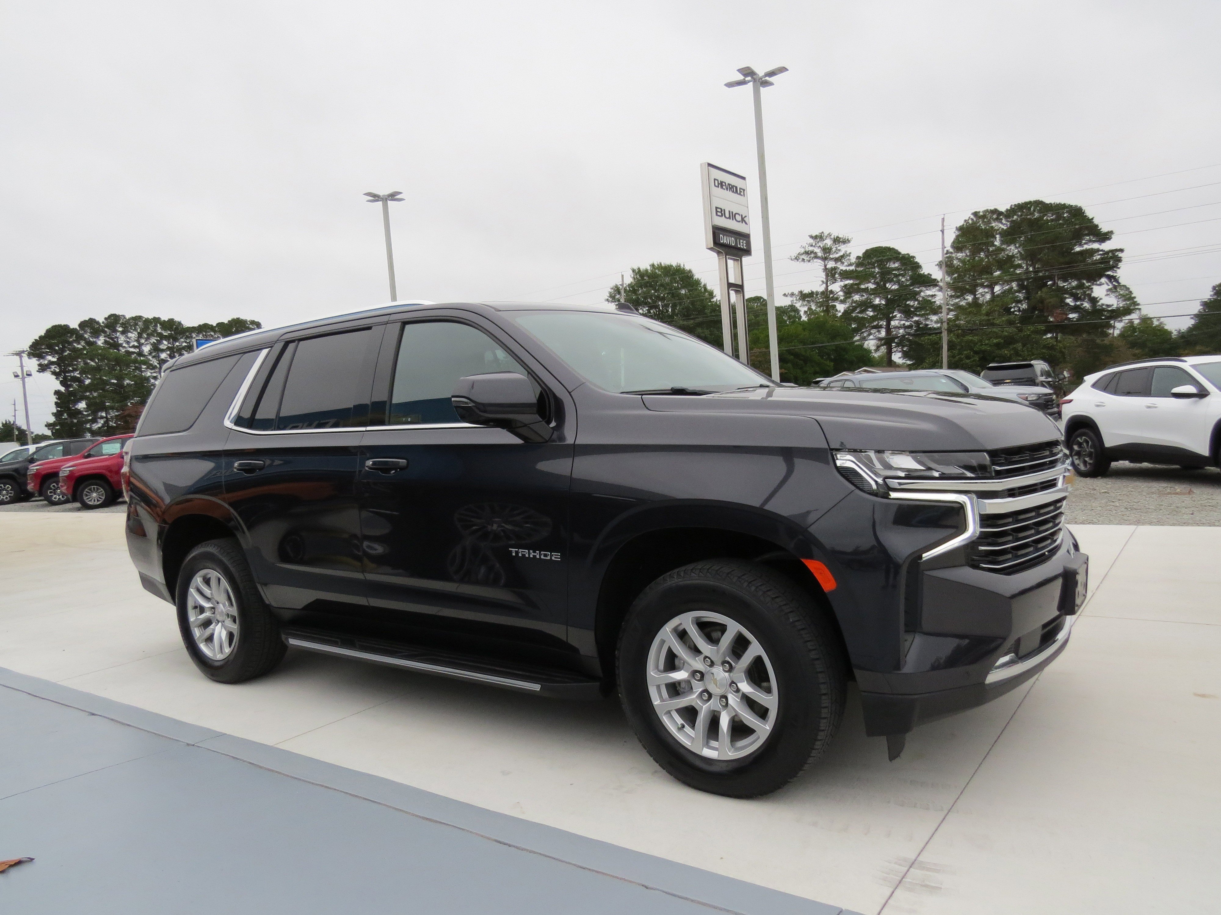 Used 2022 Chevrolet Tahoe LT w/ Luxury Package RWD image 6