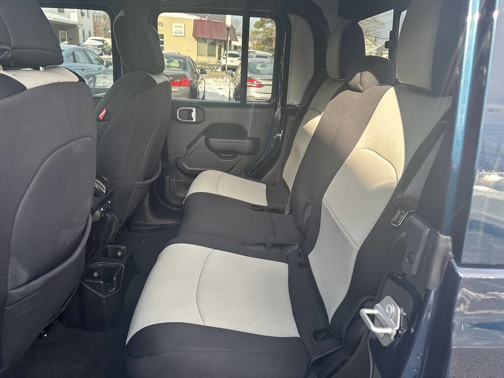 Used 2025 Jeep Gladiator Sport image 29